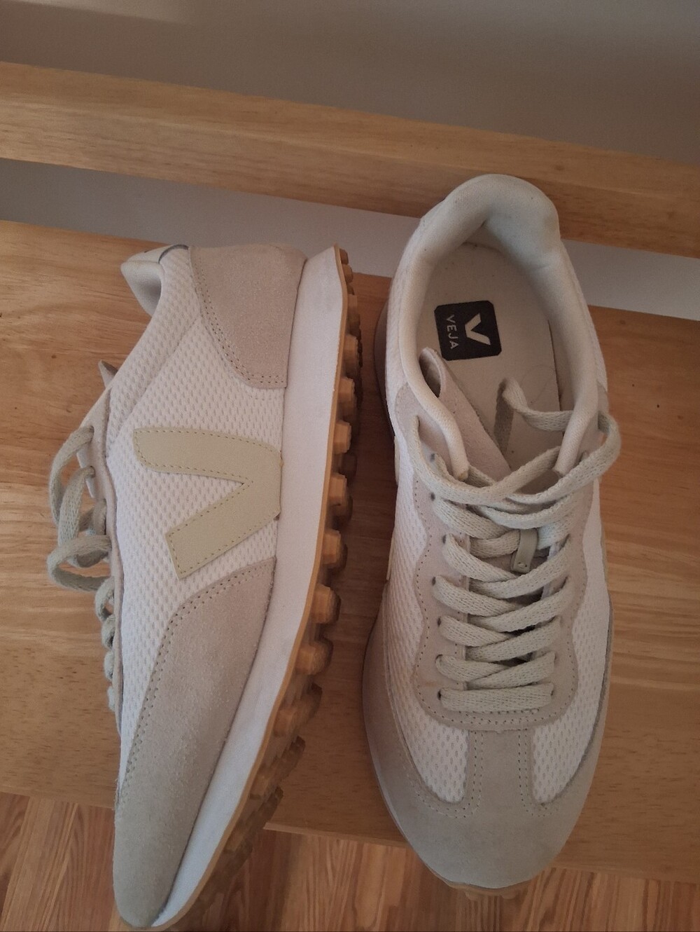 Veja White/cream Sneakers